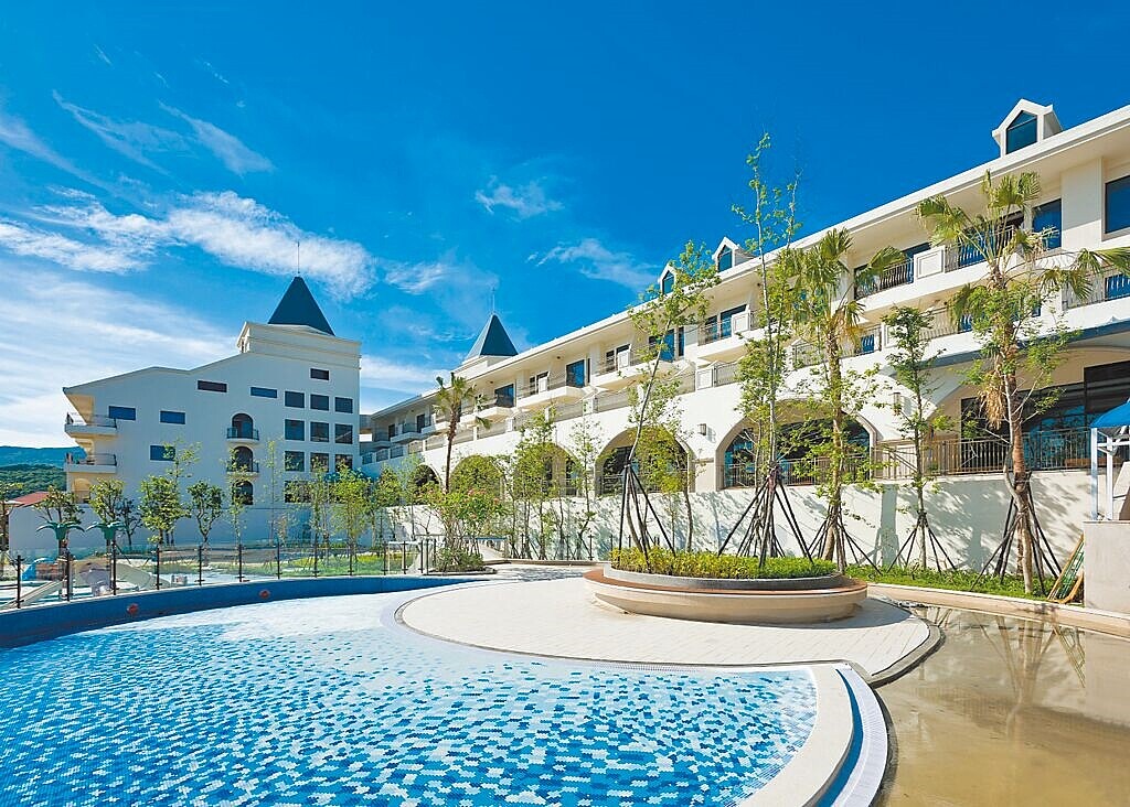 福容大飯店的「聯合住宿券」,集結全台北中南東18家分店任選入住,線上購買電子票券皆可轉贈,多人分享彈性使用。(福容大飯店提供)