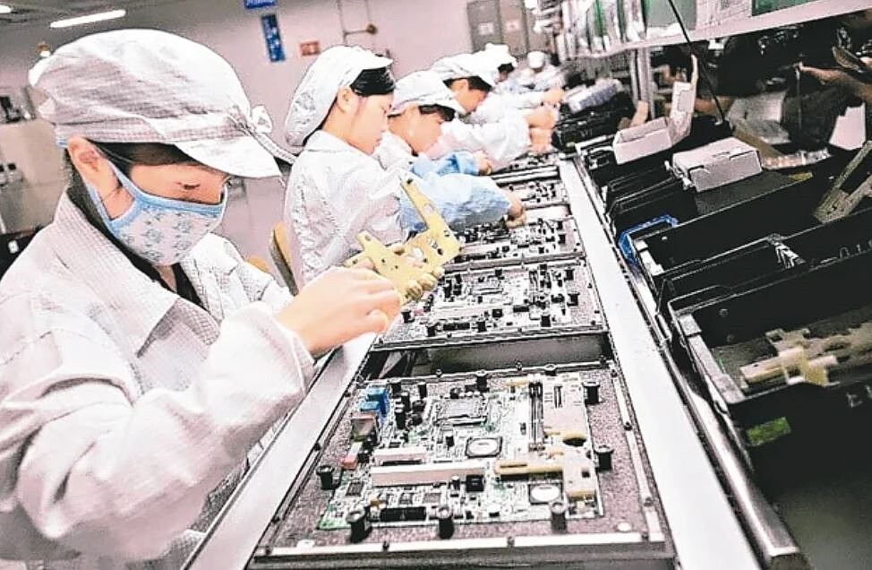 學者指出,AI相關產品出口一枝獨秀,傳統產業卻欲振乏力。 聯合報系資料照