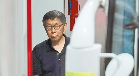 
台北地檢署偵辦京華城案，認定前台北市長柯文哲涉犯貪汙收賄、圖利等罪，向法院聲請延長羈押，法官1日召開延押庭，裁准延押2個月。（郭吉銓攝）
