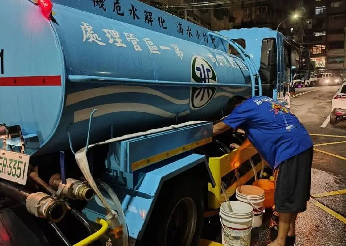 水公司停水期間於10處重要路口設置臨時加水站。圖/水公司提供