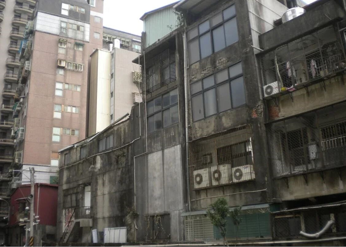 都市更新條例第65條修正案擴大原建築容積適用對象,新北市境內估計有14萬戶建物,未來屋齡達30年申請都更可適用。圖/新北市都更處提供