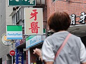 扯！冒充牙醫在新北、桃園連開3分店長達14年　遭檢舉稽查才曝光