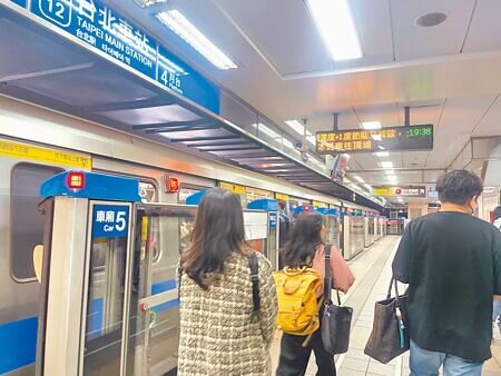 台北捷運公司近3年電價漲幅達75%,增加成本14億元,將在11月董事會討論因應策略。(劉彥宜攝)