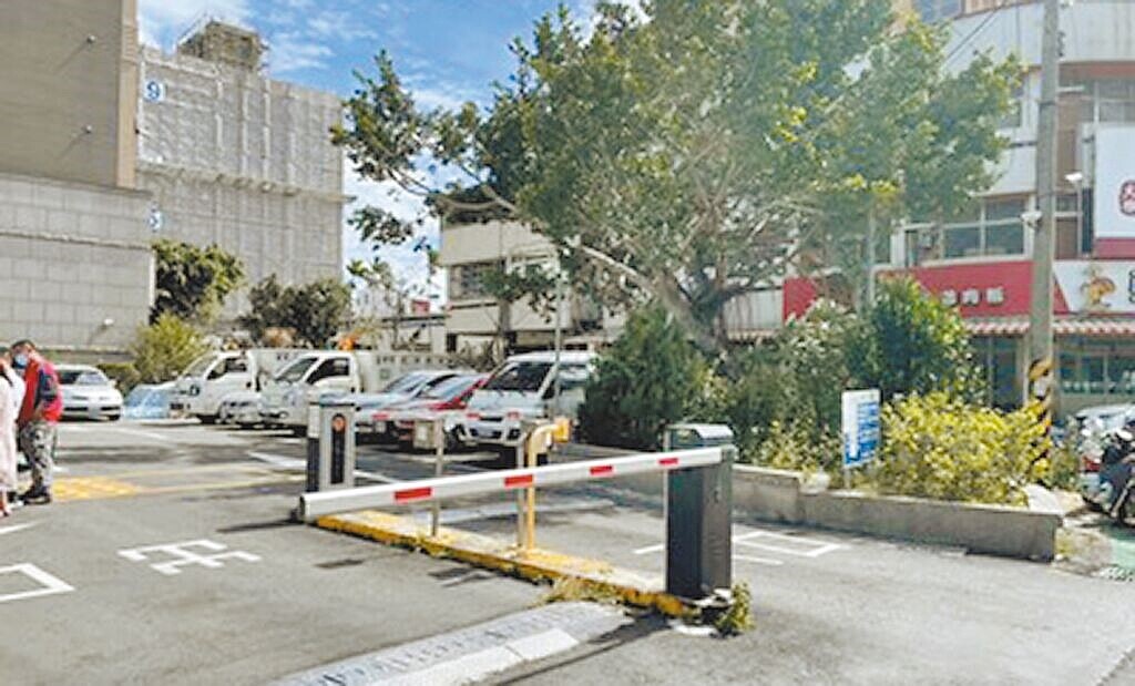 台中市政府推動「共享車位」,第三波從11月1日起開放南區公所、西屯區公所等7處公家機關場域,供民眾夜間及假日停車使用。圖/台中市府提供