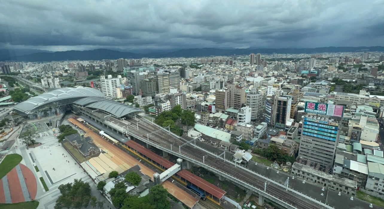 台中市有商辦負責人表示，竟拿到房屋稅自住稅率通知書，中市議員表示，稅務單位沒有查核能力，恐助長商業宅興起。記者陳秋雲／攝影 