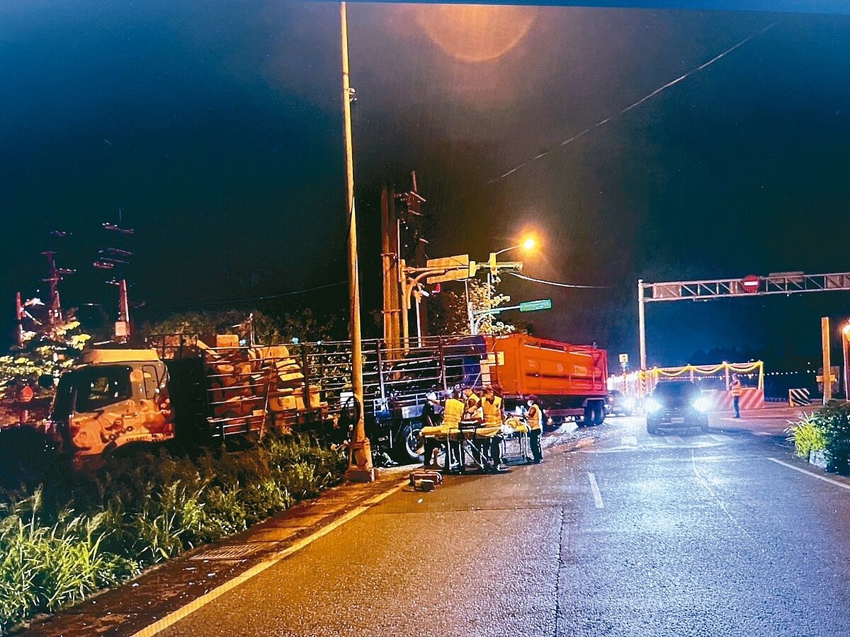 桃園市台66線與新文路交叉路口近期進行高架化改善工程,但近1個半月發生9起交通事故。圖/議員陳睿生提供