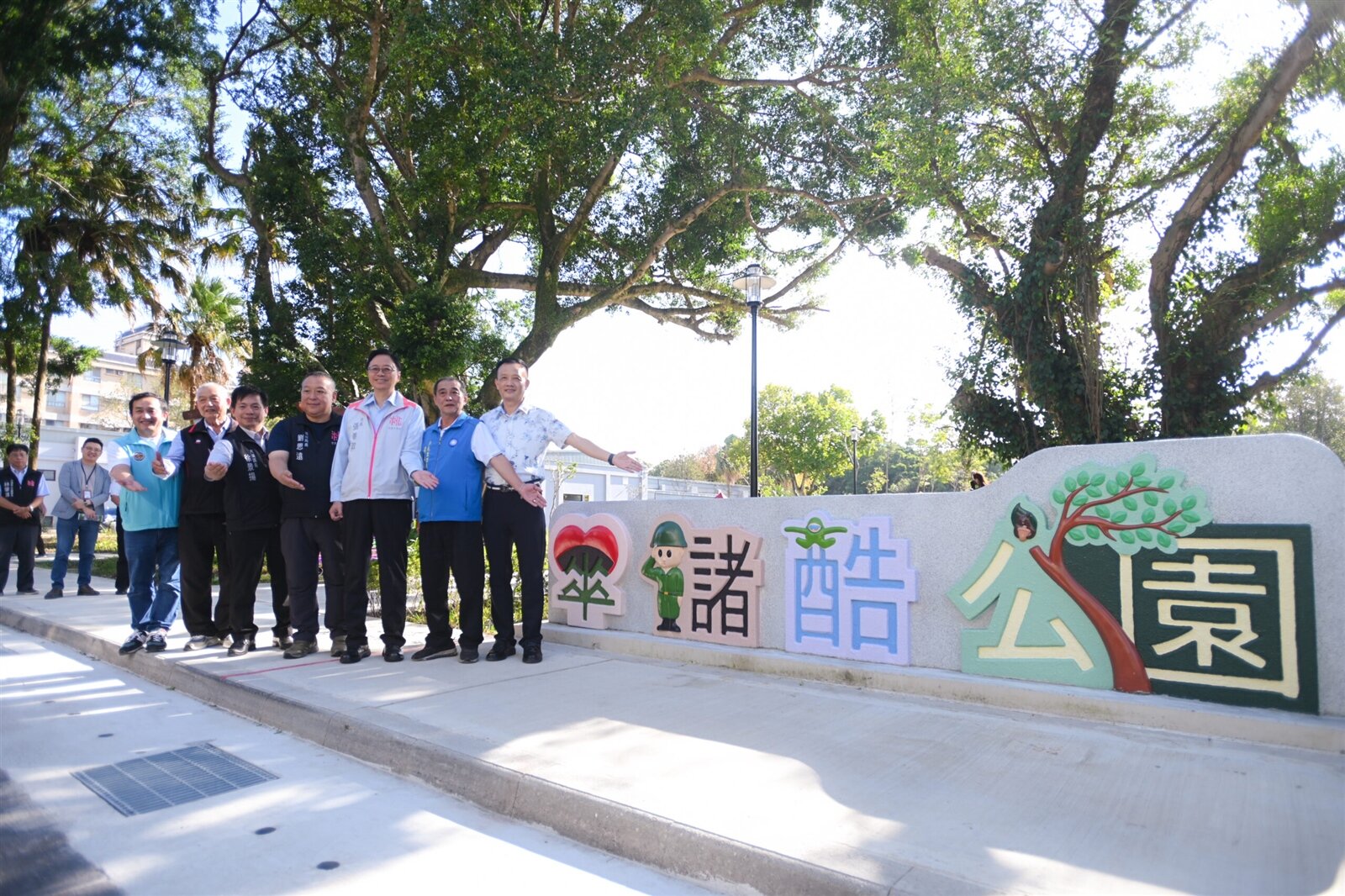 三元市民活動中心及傘儲酷公園原是軍方儲備降落傘的傘兵基地,國防部將此地撥用給桃園市府使用。圖:市府提供