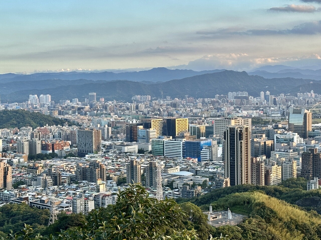 換屋族符合一定條件可向國稅局申請房地合一「重購退稅」。 聯合報系資料照