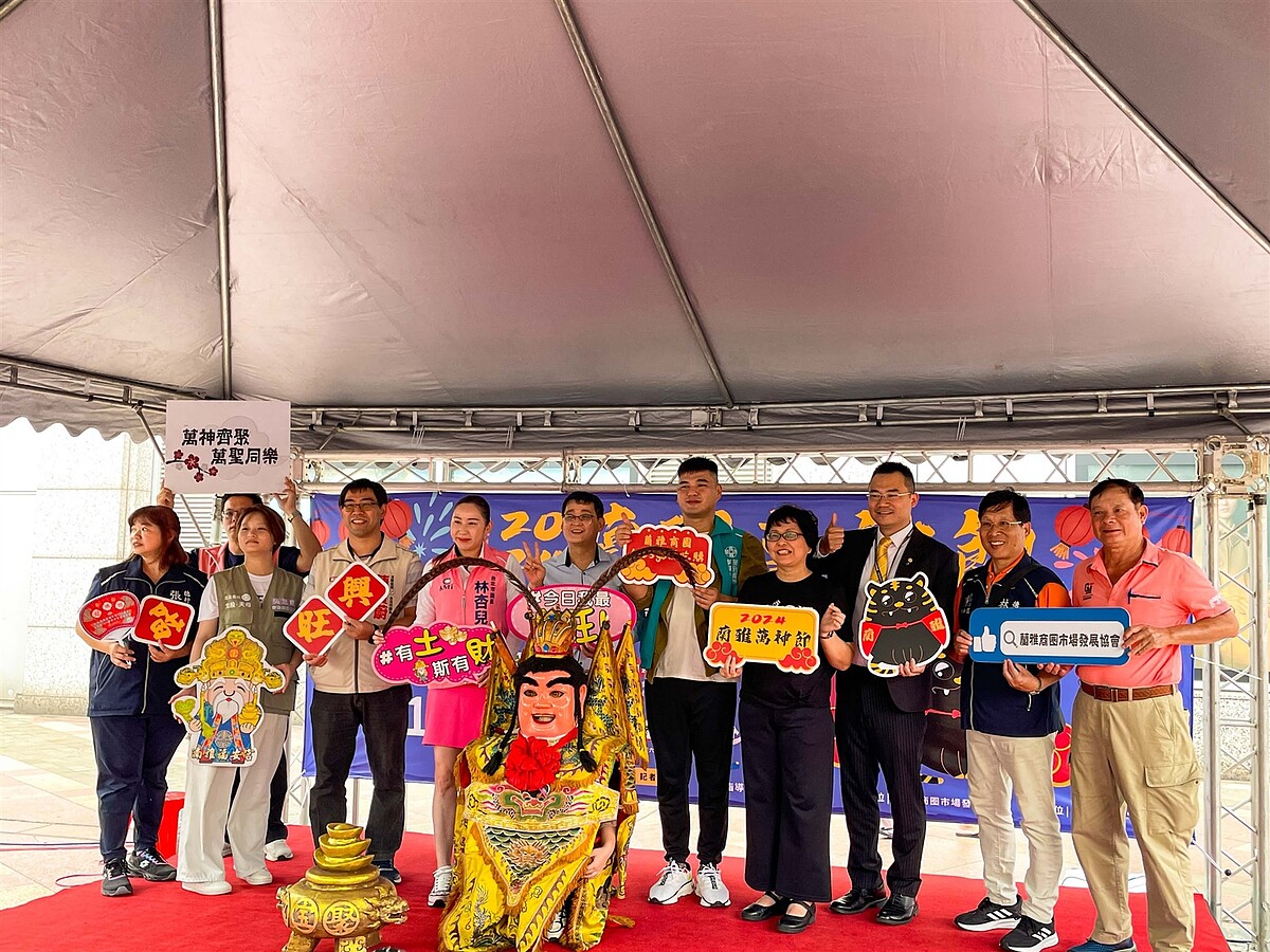 台北市蘭雅商圈市場發展協會圈規劃一系列市集攤位,邀請民眾體驗在地美食。圖/永慶房屋提供