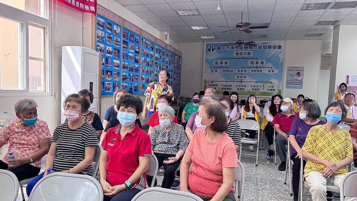 永慶加盟四品牌中區經管會10月16日於清水槺榔里舉行「防詐公益講座」,獲得民眾熱烈回響。圖/永慶房產集團提供