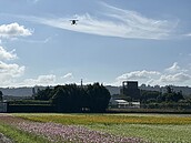 桃市農業局科技防治紅火蟻　無人機突破地形限制撒佈餌劑