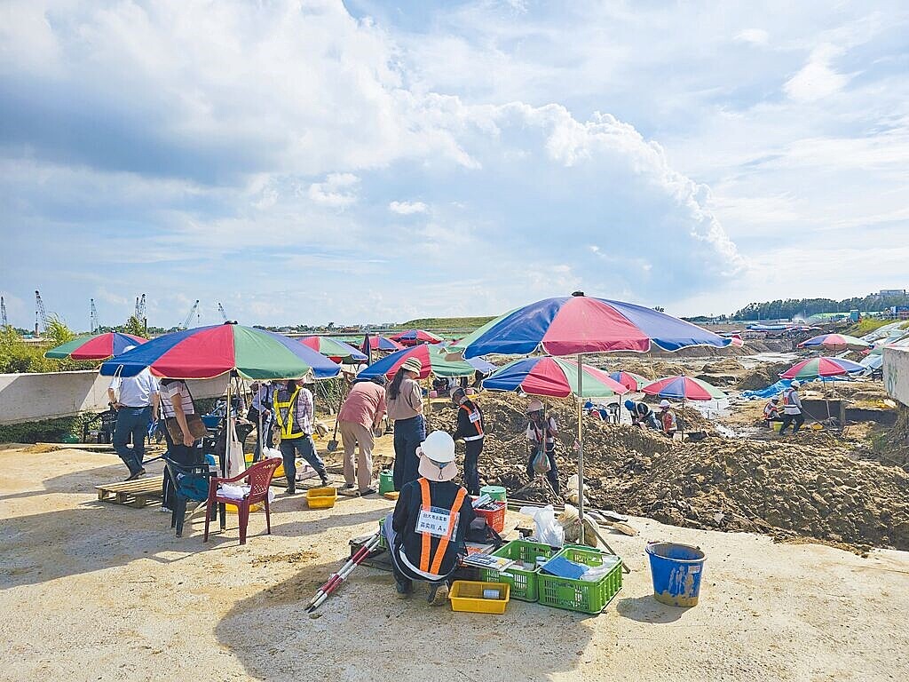 台積電嘉科1廠挖到疑似遺址，4日經文資委員現勘確認遺址文物已清理完成。圖／嘉義縣文化觀光局提供