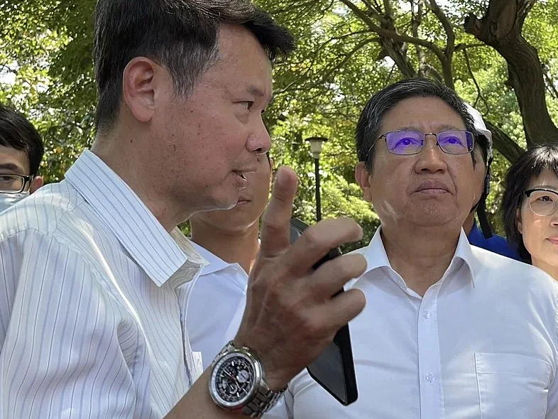 竹縣府前工務處長江良淵(左)與新竹縣長楊文科(右)都捲入竹北天坑案。圖/報系資料照