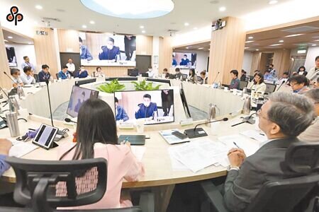 依現行環評法施行細則規定,涉及保護區等敏感區位的觀光旅館由環境部環評大會審查,其餘的給地方處理。圖為環境部環評大會。(本報資料照片)