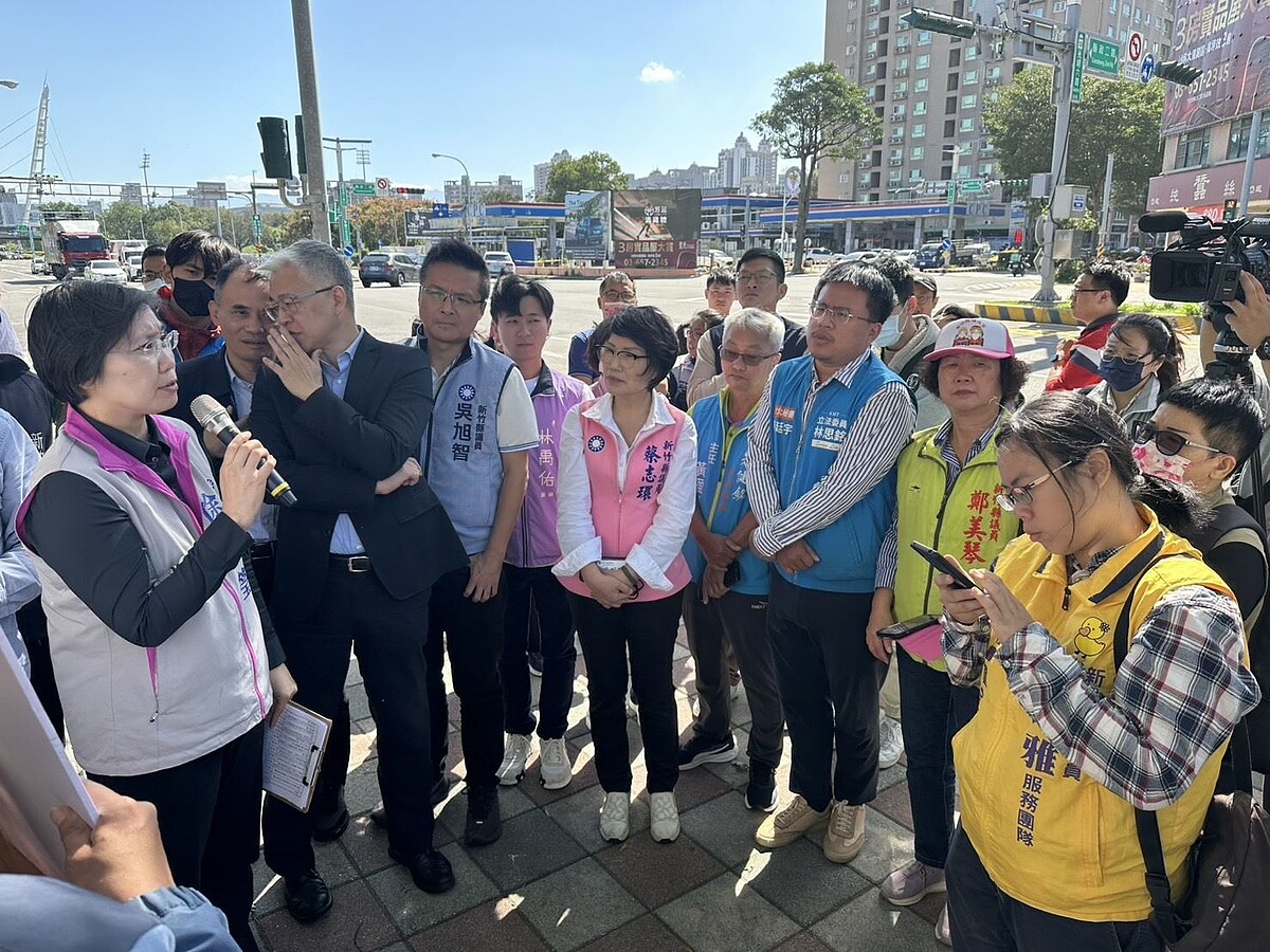竹縣立委徐欣瑩6日率立法院內政委員會及內政部國土管理署考察新竹縣人行安全環境改善。圖/新竹縣工務處提供