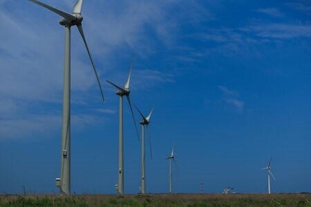 川普政策受惠、受害股各自帶開,台系重電供應鏈受惠,太陽能、風電族群卻走弱。圖∕本報資料照片