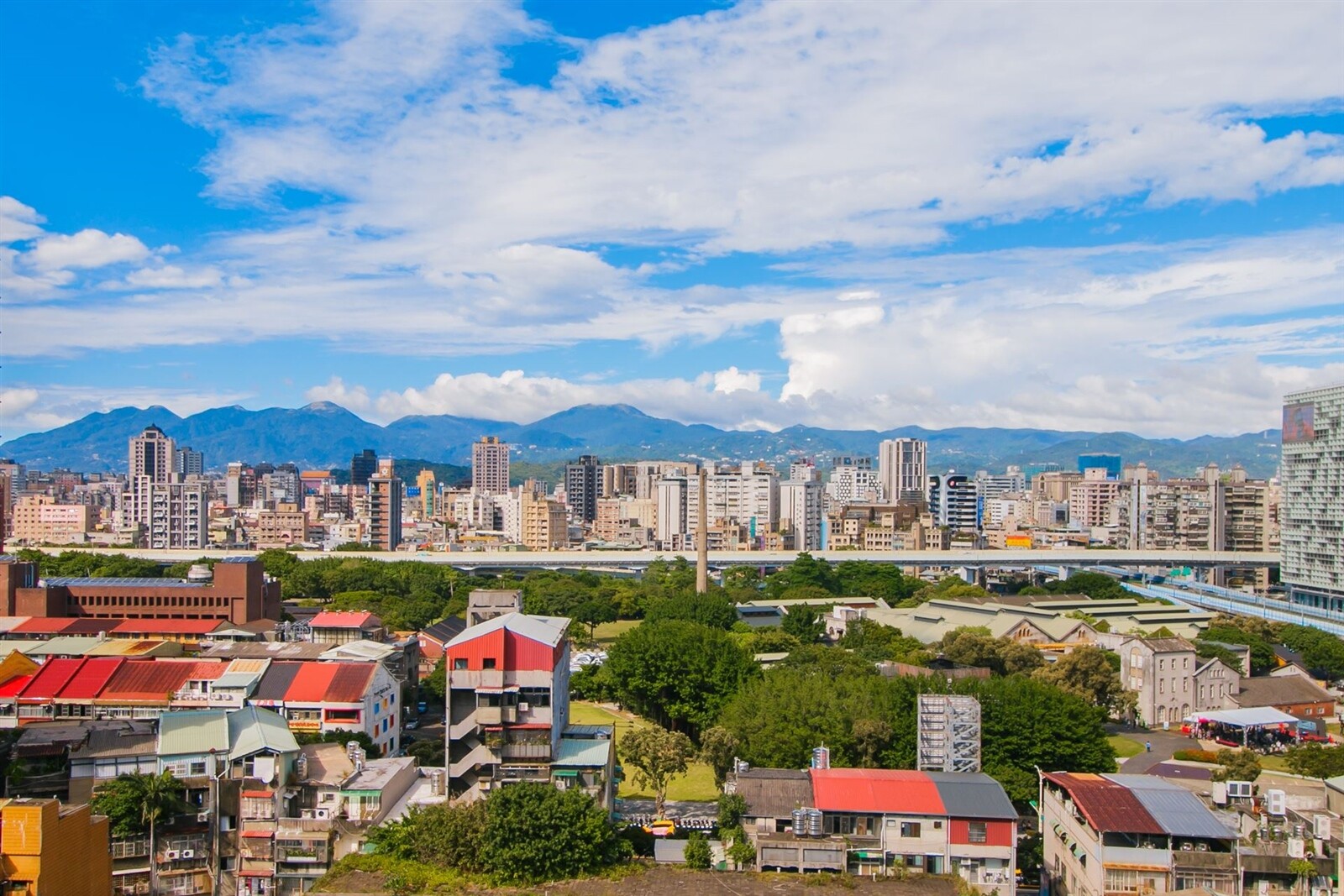 永慶房產集團統計全台五大文創園區周遭房價，華山文創園區周邊平均單價已突破百萬元。圖／永慶房產集團提供