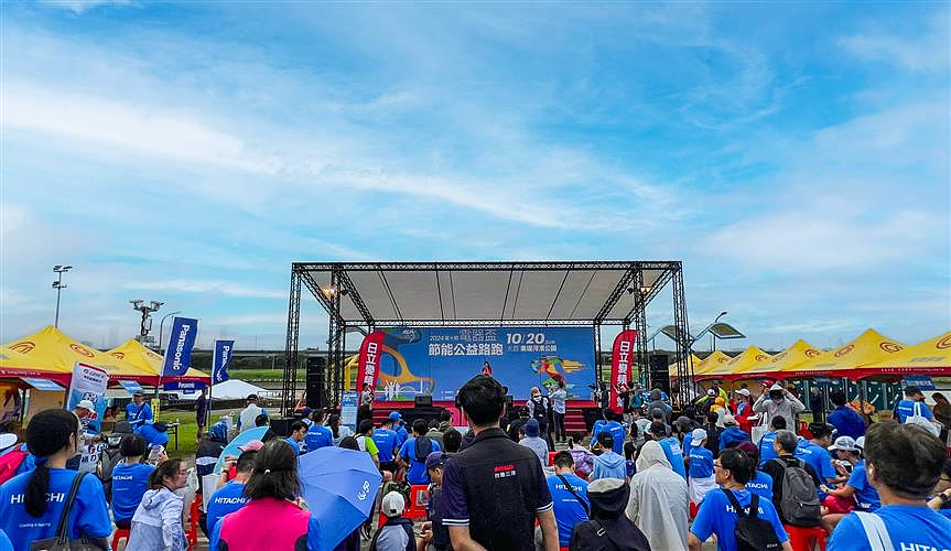 永慶房屋連續2年贊助電器盃節能公益路跑,提供140頂帳篷,祝福跑者們跑出耀眼的成績。圖 / 永慶房屋提供