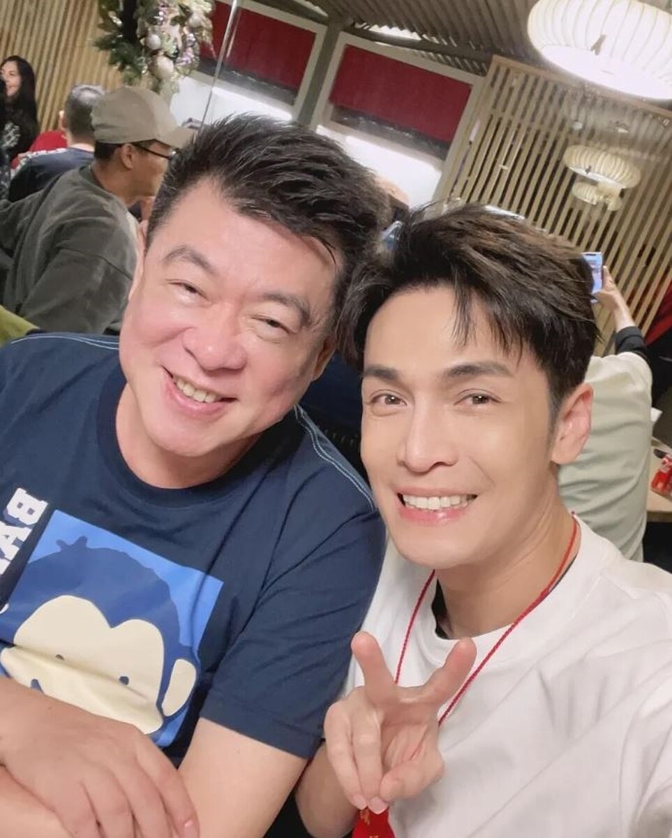 孫德榮(左)和Gino曾情同父子。圖/摘自臉書