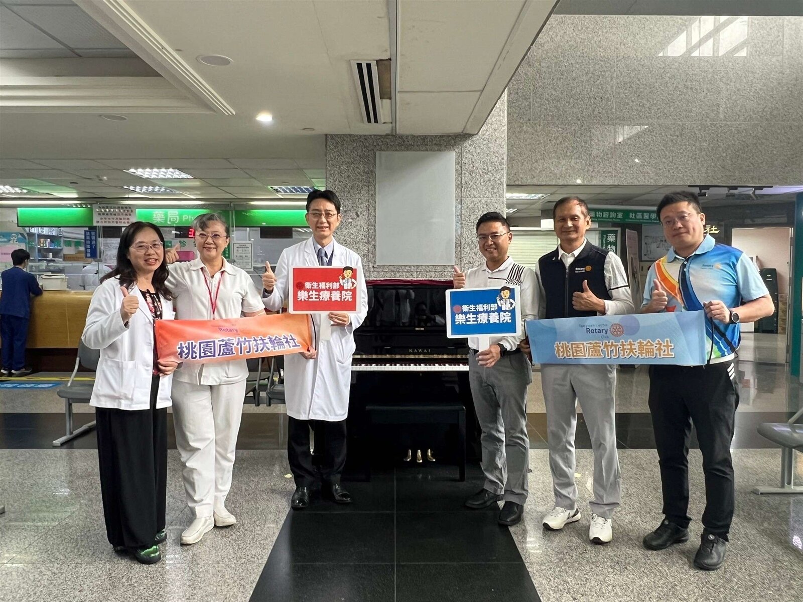 樂生療養院近日舉行了溫馨隆重的鋼琴捐贈儀式，感謝桃園蘆竹扶輪社慷慨捐贈一台鋼琴。圖：樂生療養院提供