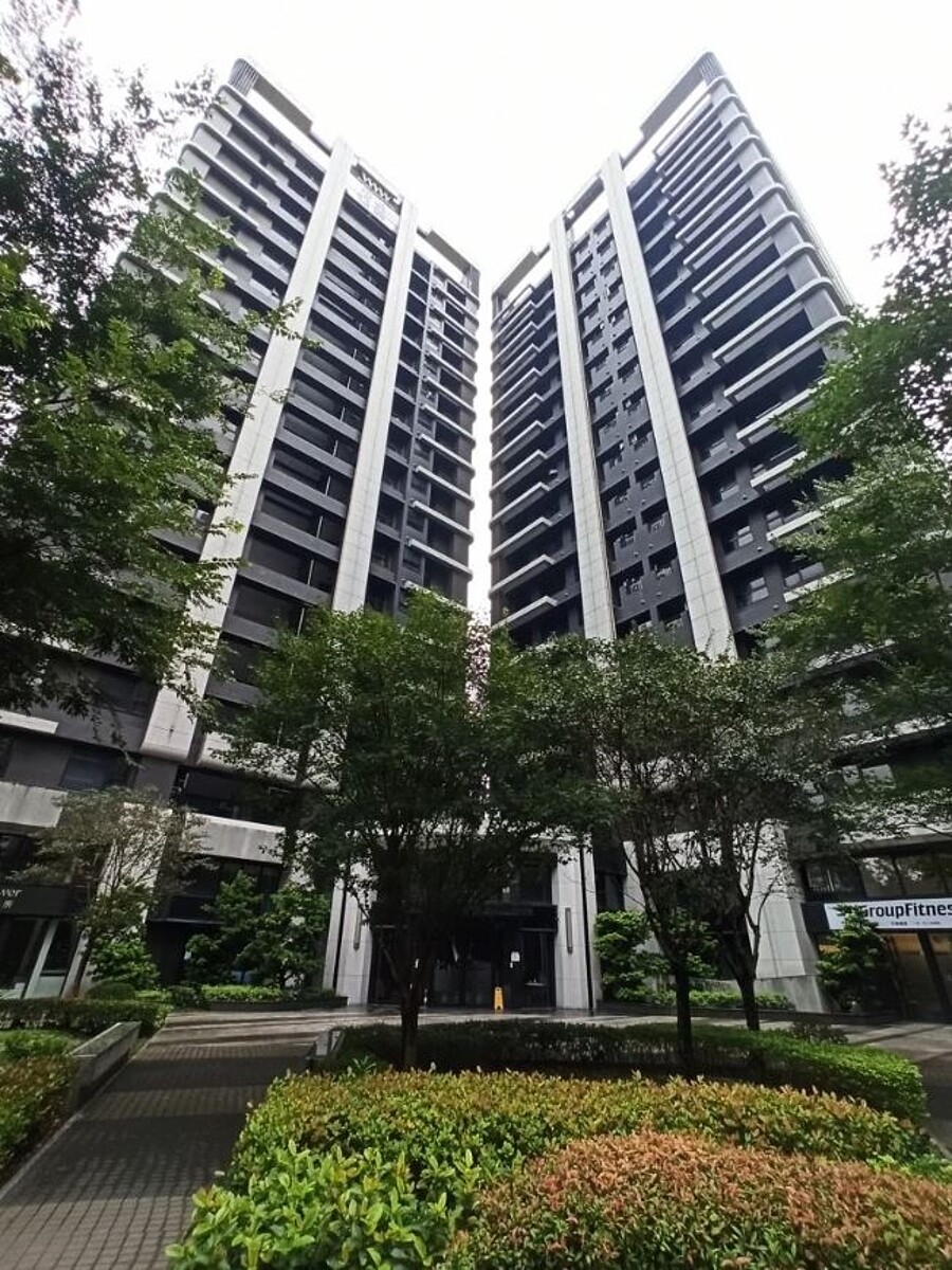 強力執行政府「五打七安」政策，法務部行政執行署新北分署雙十一拍賣5大名車及豪宅。圖／新北分署提供
