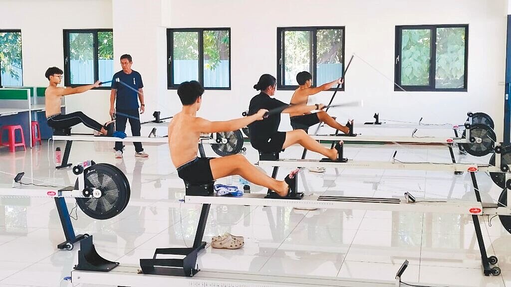 康橋水域訓練中心設有測功儀、滑雪機等重訓器材，提供選手專用訓練環境。圖／台中市府提供