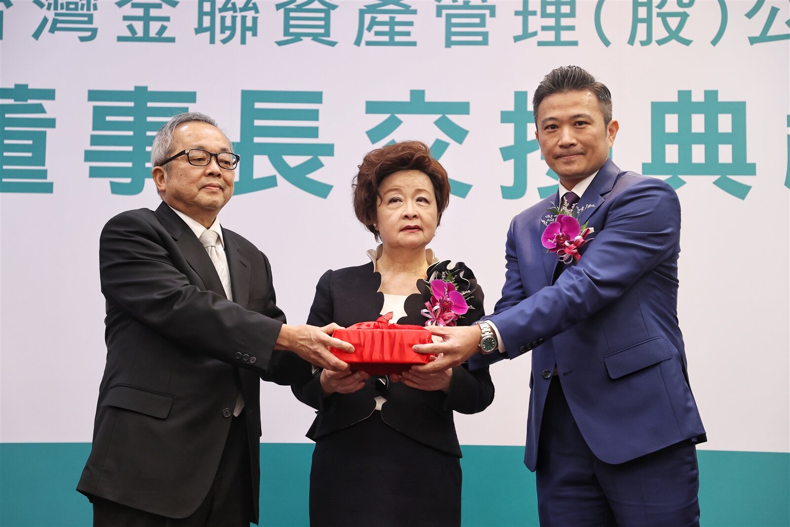 台灣金聯前董事長施俊吉(左)懷疑因「擋人財路」突遭撤職,未料新董座呂政璋(右)上任三天即閃辭。本報資料照