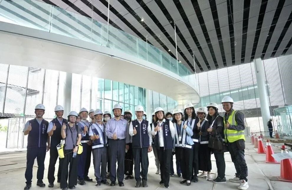 台中綠美圖為「公園中的圖書館、森林中的美術館」,由日本知名建築師妹島和世師親自操刀。圖/台中市政府提供