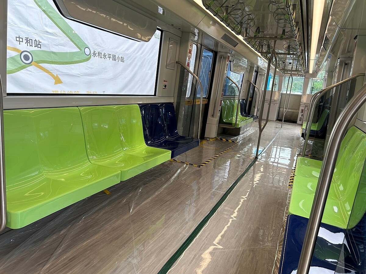 萬大線首列車車廂內部。圖／新北市捷運工程局提供