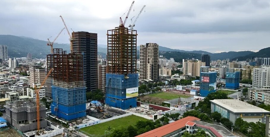 新壽得標北士科T17、18土地但至今仍未開工,依照契約若未在2029年完工市府就會開罰,議員憂心,若明年順利開工也僅剩4年時間,工程恐是一大考驗。地政局表示,依照新壽新申請建照變更案,有降低量體,新壽也表達有意願在期限內完成。圖/聯合報系資料照