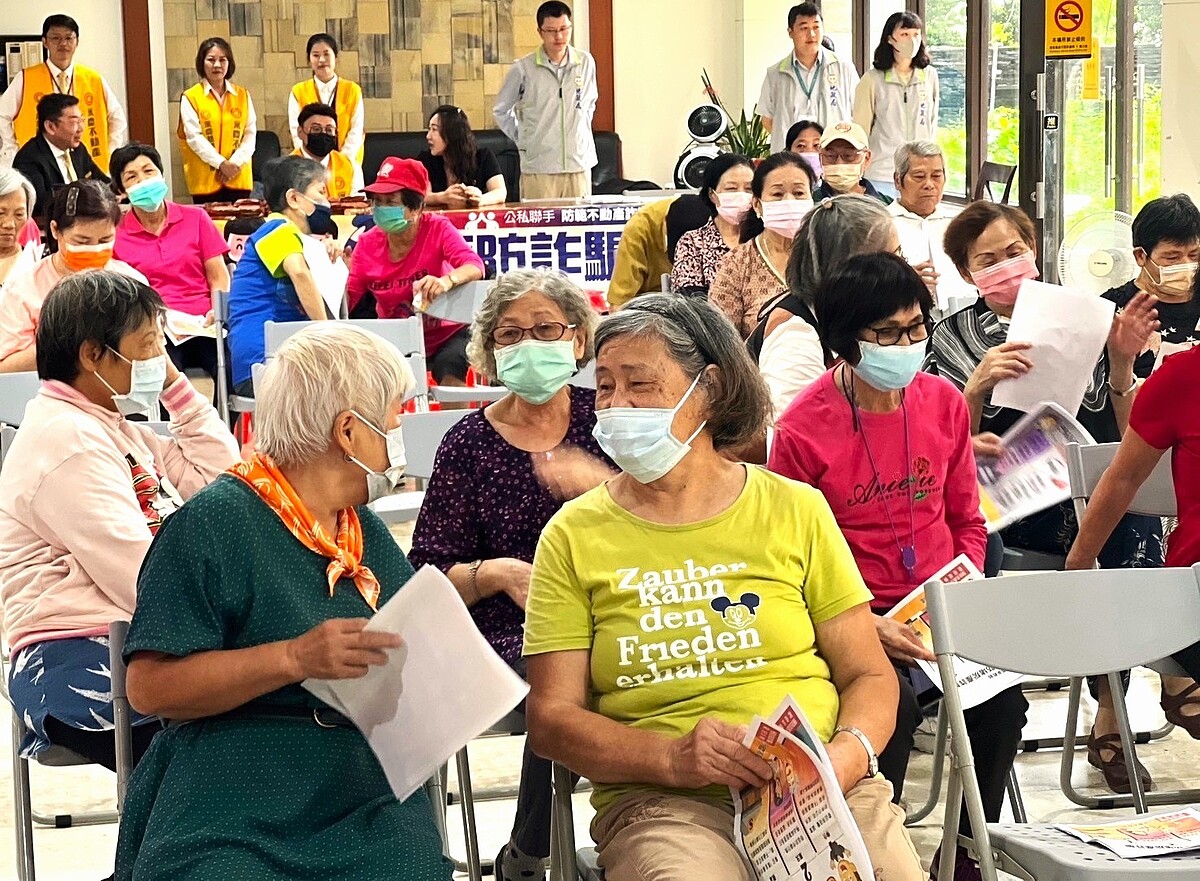 永慶加盟四品牌桃園區經管會十月下旬於桃園區舉辦防詐講座,解析不動產詐騙手法和防堵招式,吸引民眾熱烈討論。圖/永慶房產集團提供