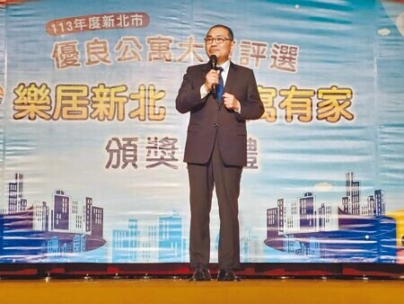 
新北市長侯友宜12日出席「新北市優良公寓大廈評選頒獎典禮」致詞時表示，新北歲出人均5萬餘元，遠低於其他5都，更是6都中唯一低於6萬元的城市。（陳慰慈攝）
