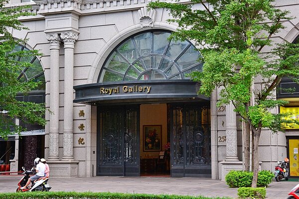 畫世紀,新板特區豪宅,將開放空間作為私人公設遭拆除,違建建築。(News記者 陳韋帆/攝影)