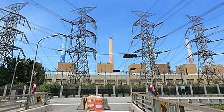 AI資料中心帶來用電需求,電力輸配送、購電價格四年內翻倍成長,後市維持穩步上揚趨勢。圖∕本報資料照片