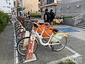 高雄景點缺親子共乘自行車　YouBike「違法載童」亂象多