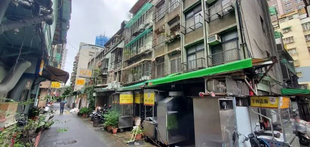 萬華半百老公寓整合多年,近期有望都更。圖/台灣房屋萬華店提供