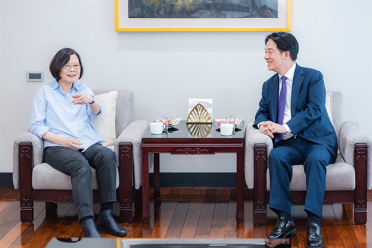打炒房再追擊/賴總統新政!央行第七波先出手 學者估「3施政方針」 前總統蔡英文與現任總統賴清德。圖/取自賴清德臉書