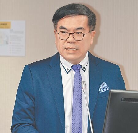 環境部長彭明表示,核能是全世界能源發展的選項之一,但並不是靠核能就可以解決所有能源問題。(郭吉銓攝)