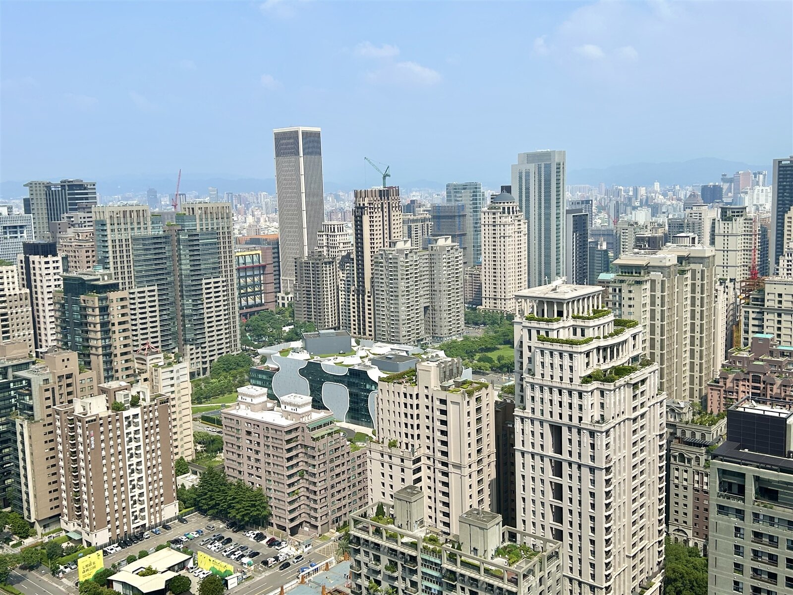 政府打房建商縮手觀望？台中市不動產開發公會初估，第4季已有上千億案量延遲進場。記者宋健生/攝影 