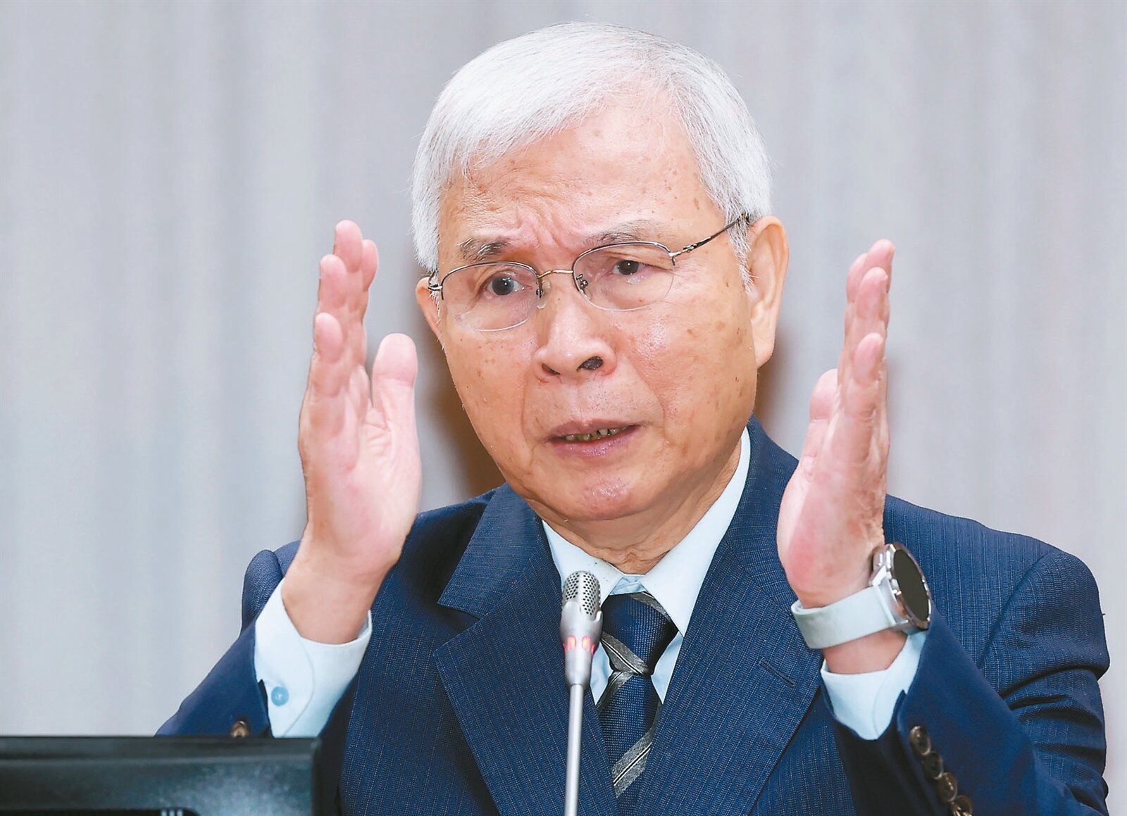 川普贏得美國總統大選,中央銀行總裁楊金龍昨天表示,面對川普二點○「必須非常小心」,包括貨幣政策如何因應。記者曾學仁/攝影