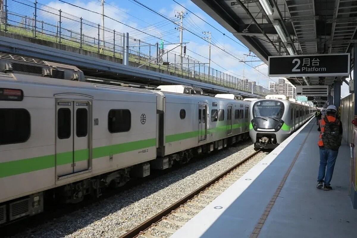 鳳鳴臨時車站月台及軌道。圖／交通部鐵道局提供