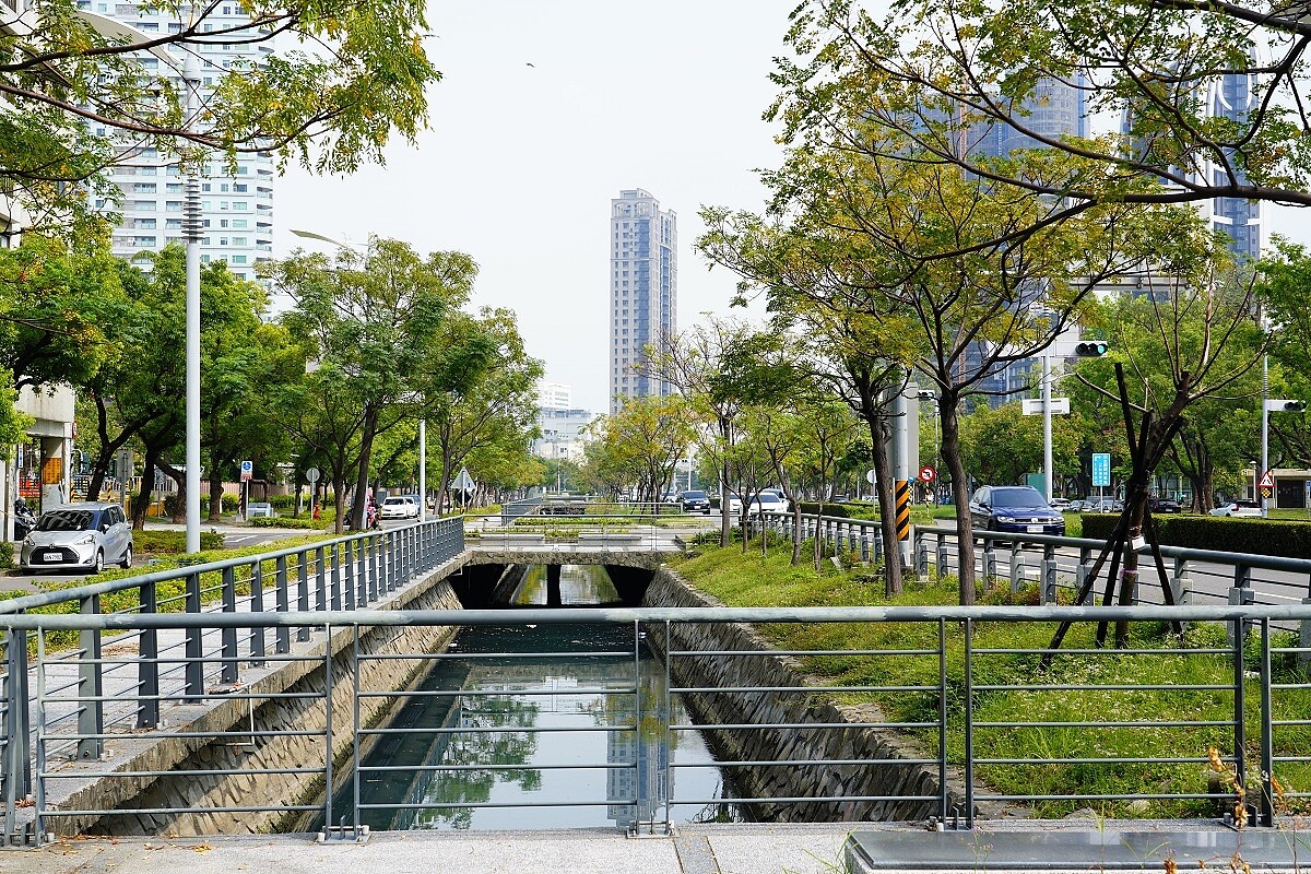 「民生大排」串連中央公園、國賓飯店和愛河等精華地段，最後匯流入愛河口。圖／業者提供