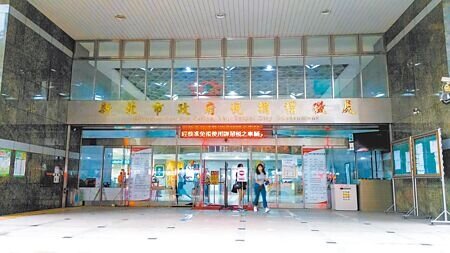 新北市稅捐處每年公告個人欠稅逾1000萬元及營利事業5000萬元的欠稅大戶,今年公告4案,欠稅金額高達3.78億。(本報資料照片)