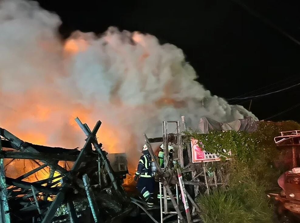 郭姓男子位於桃園觀音的平房去年4月21日深夜發生火警,造成陳姓住客逃生不及死亡,桃園地檢署偵結,依過失致死罪起訴。圖/內政部消防署提供