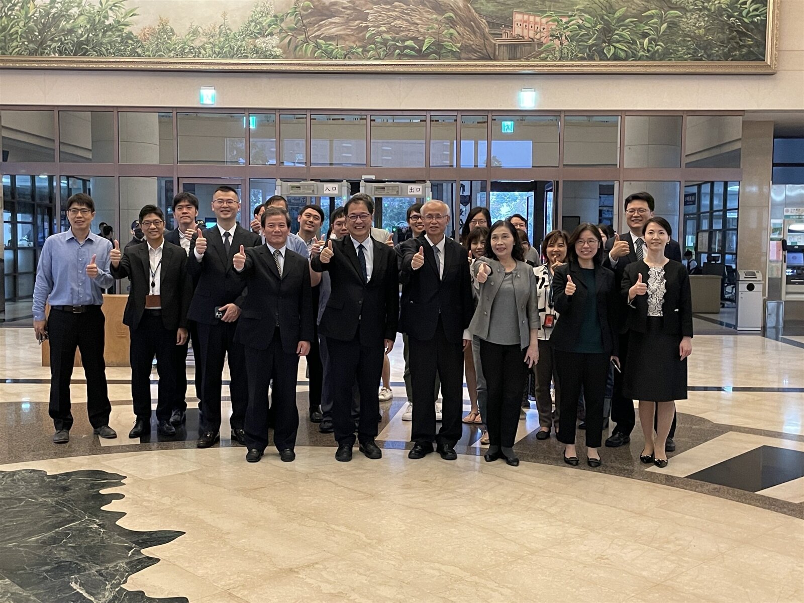 法務部長鄭銘謙視察桃檢。圖：桃檢提供