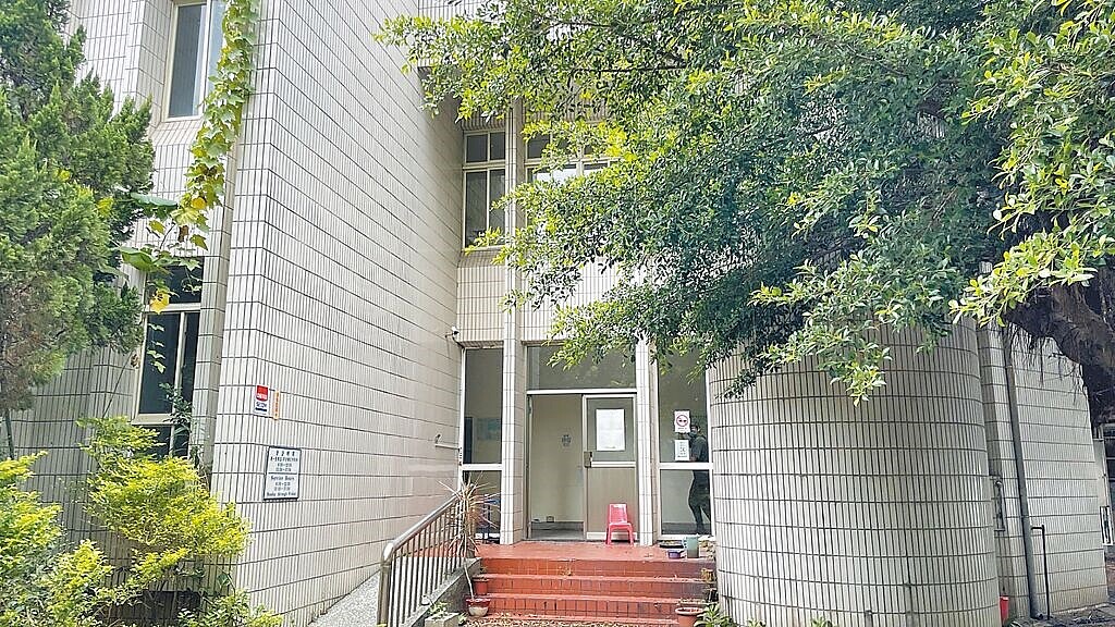 台北氣象站板橋站區2023年搬遷至新店安坑,舊廳舍在閒置近2年後,16日傳出確定要改為板橋福安里市民活動中心。圖/葉元之提供