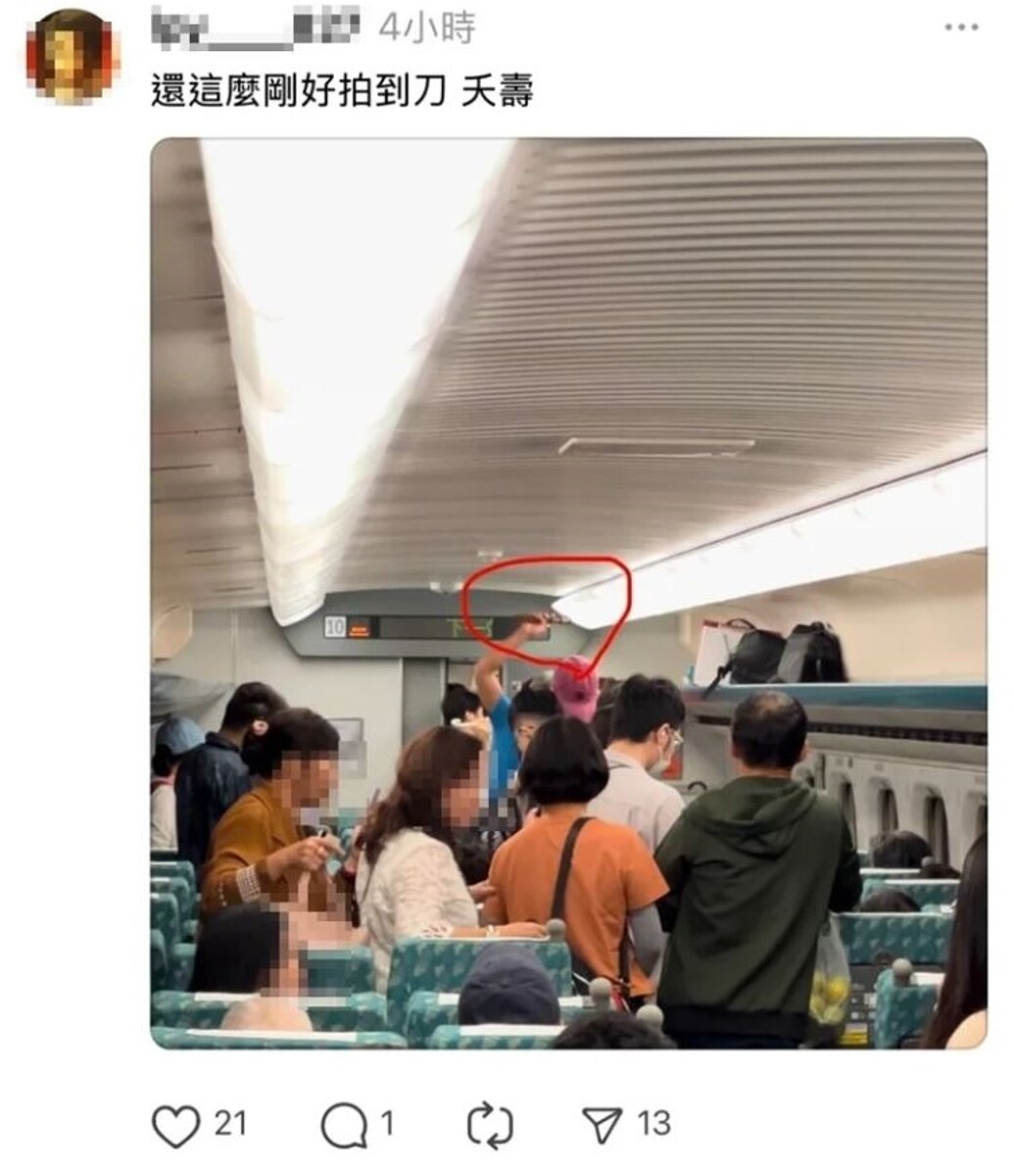 有民眾稍早在社群threads曝光事發畫面,可見該名男子,以反手握姿勢,大力把刀械刺入高鐵折疊座。圖/擷取自當事者社群貼文