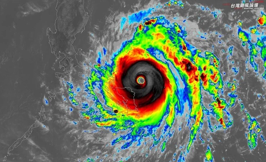 萬宜颱風目前處於巔峰狀態,有機會挑戰今年的風王。圖/取自中央氣象署網站