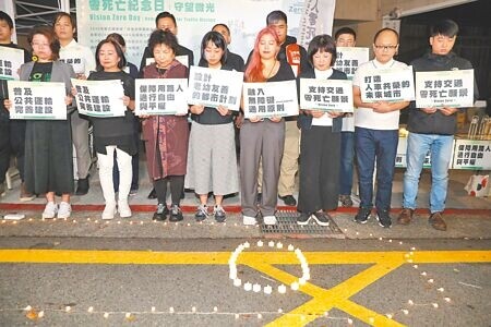 
行人零死亡推動聯盟17日晚間舉行「守望微光」記者會，要求政府具體改革，達成零死亡願景。（陳君瑋攝）
