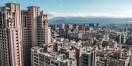 REITs可能望受益於轉向更寬鬆的貨幣政策,建議部分資金應配置在房地產。示意圖∕圖本報資料照片